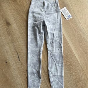 Lululemon wunder under 28”